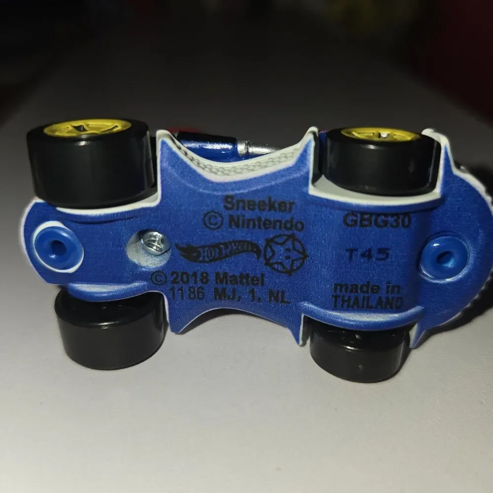Mario Kart Hot Wheels Toad Standard Kart Die-Cast Car 2.25